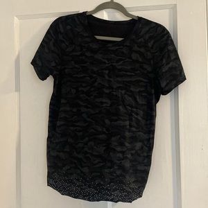 Lululemon camo workout t shirt